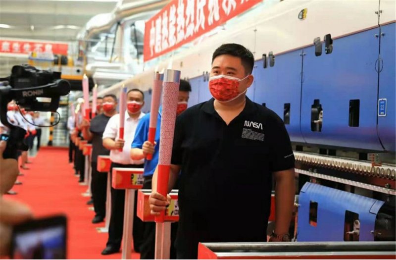 領(lǐng)標(biāo)科技巖板3mm巖板智能生產(chǎn)線成功點(diǎn)火！_2