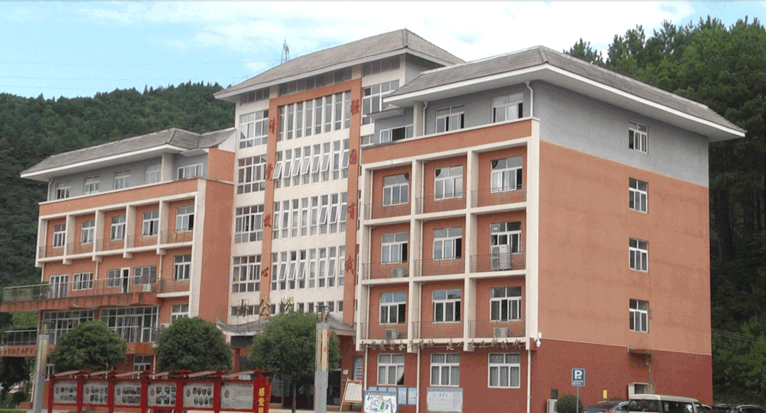 熱心公益，向善發(fā)展｜東鵬踐行企業(yè)責任，助力黃平縣校園建設(shè)