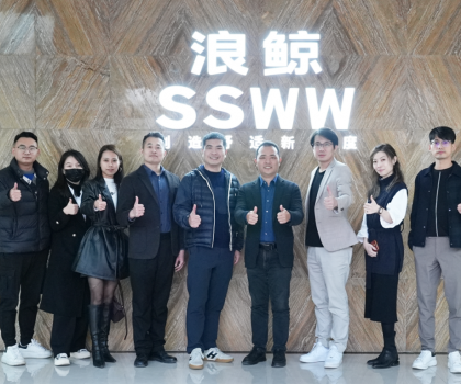 邵唯晏與中建協(xié)室內(nèi)設(shè)計委一行蒞臨浪鯨衛(wèi)浴參觀交流