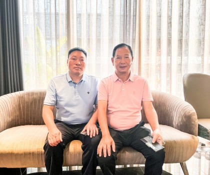 新明珠集團(tuán)葉德林董事長一行赴四川成都、宜賓終端市場走訪調(diào)研