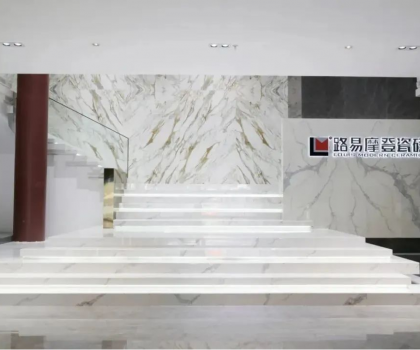 仿古賽道第一潮牌，路易摩登瓷磚憑什么在陶瓷行業(yè)內(nèi)卷中突圍？
