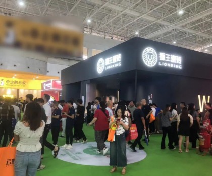 佛山陶博會(huì)第一天，獅王瓷磚已經(jīng)燃爆了！