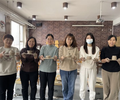 體驗(yàn)非遺熱辣滾燙――盛世長(zhǎng)安小學(xué)開(kāi)展“三八” 女神節(jié)陶藝制作活動(dòng)