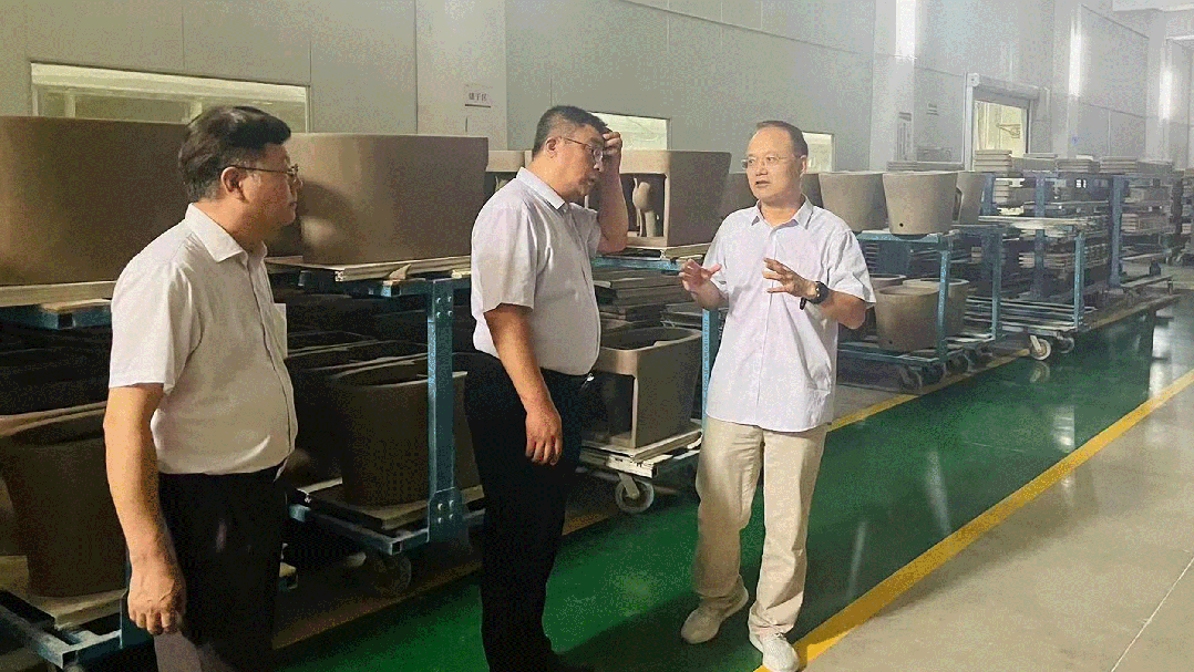 1695372066783619.gif 助力實(shí)現(xiàn)雙碳目標(biāo)|建材行業(yè)碳排放解剖“麻雀”課題組赴東鵬基地調(diào)研4.gif