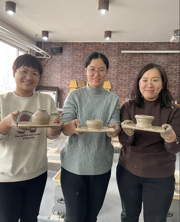 體驗(yàn)非遺熱辣滾燙――盛世長(zhǎng)安小學(xué)開展“三八” 女神節(jié)陶藝制作活動(dòng) (5).jpg