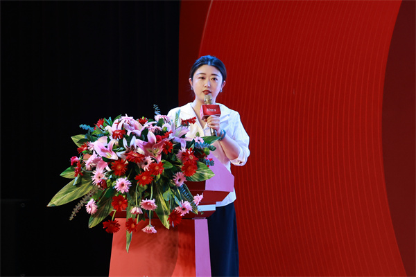 1725520353954352.jpg 張露.jpg