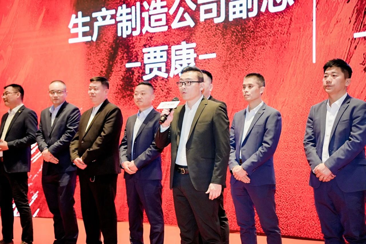 共御風(fēng)雨才能共赴美好 獅王集團(tuán)召開品牌商年度峰會(huì)7.jpg