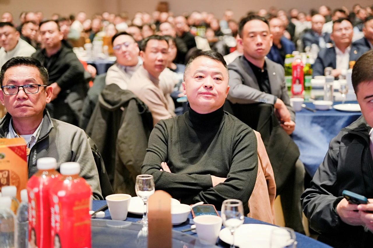 共御風(fēng)雨才能共赴美好 獅王集團(tuán)召開品牌商年度峰會(huì)9.jpg