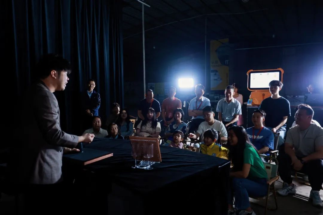 1745657533175979.jpg 表演7.jpg